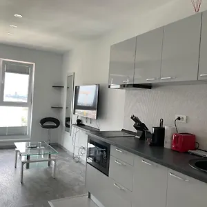 Cozy 2-room Penthouse Lakeview W14 Bucureşti